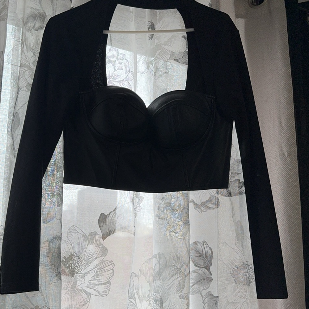 Black Long Sleeve Crop Top